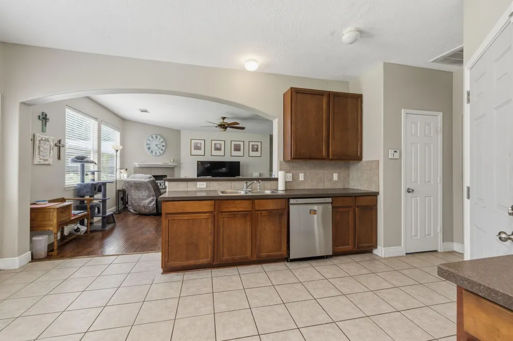 1123 Wiley Drive Magnolia, TX 77354