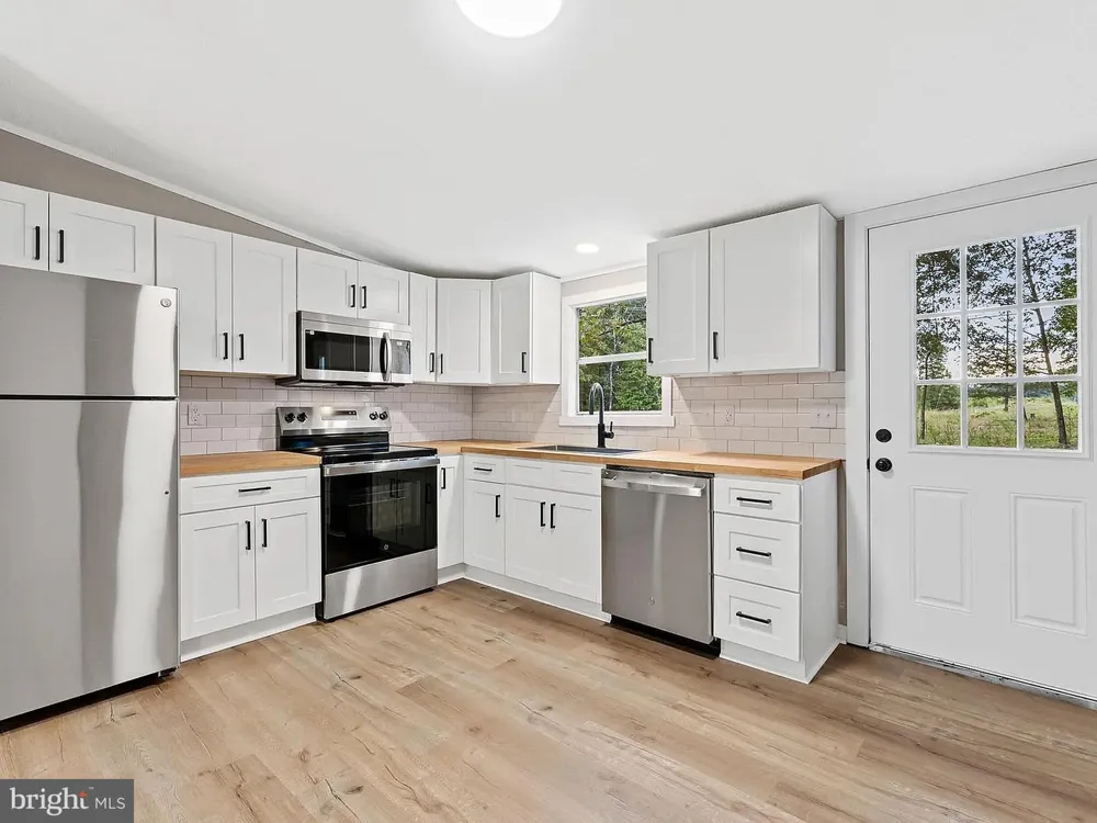1103 LASLEY LN Louisa, VA 23093