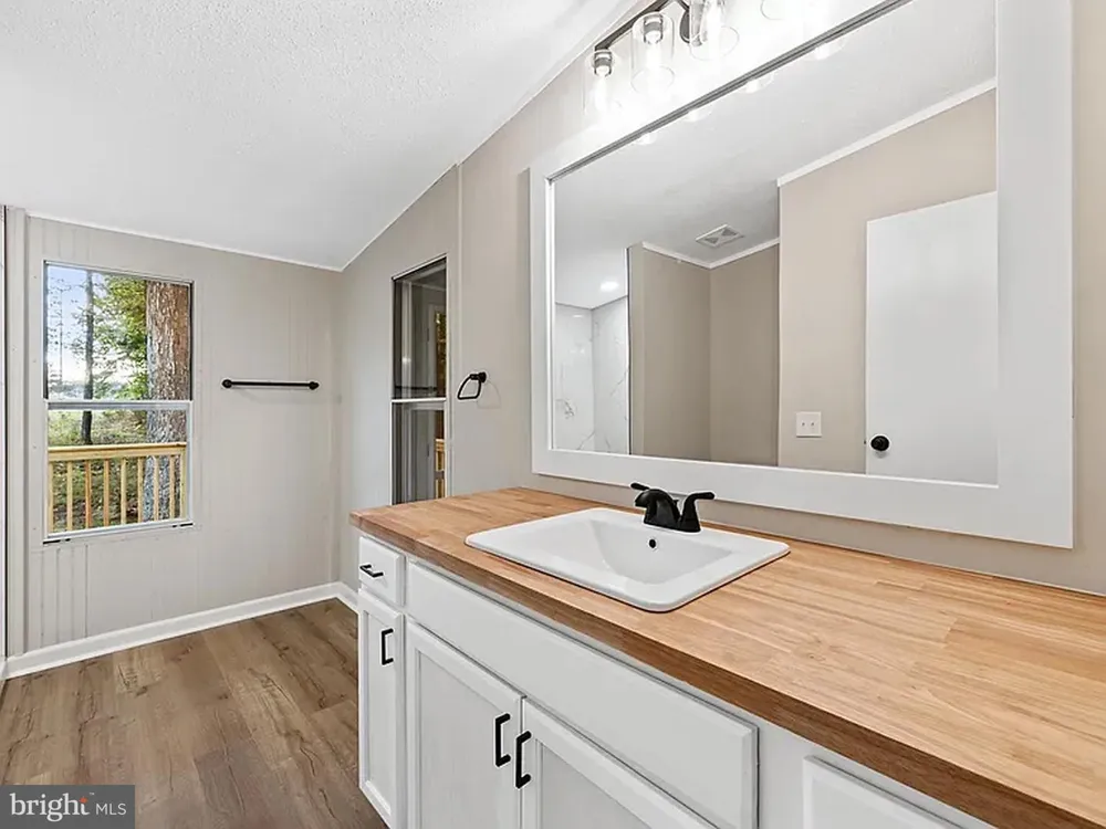 1103 LASLEY LN Louisa, VA 23093