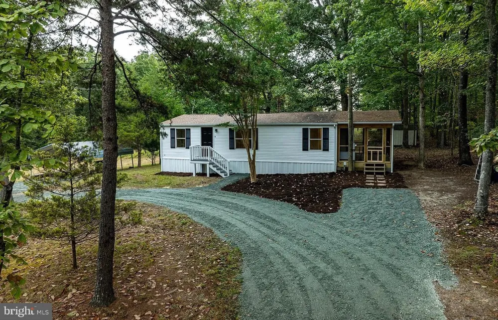 1103 LASLEY LN Louisa, VA 23093
