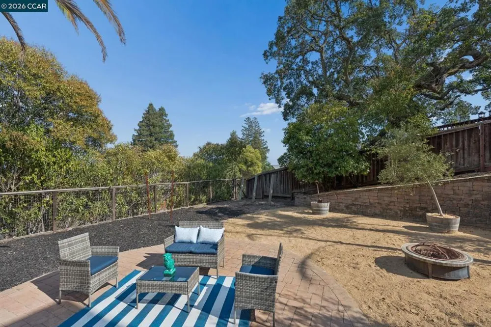 61 St. Thomas Ln Pleasant Hill, CA 94523