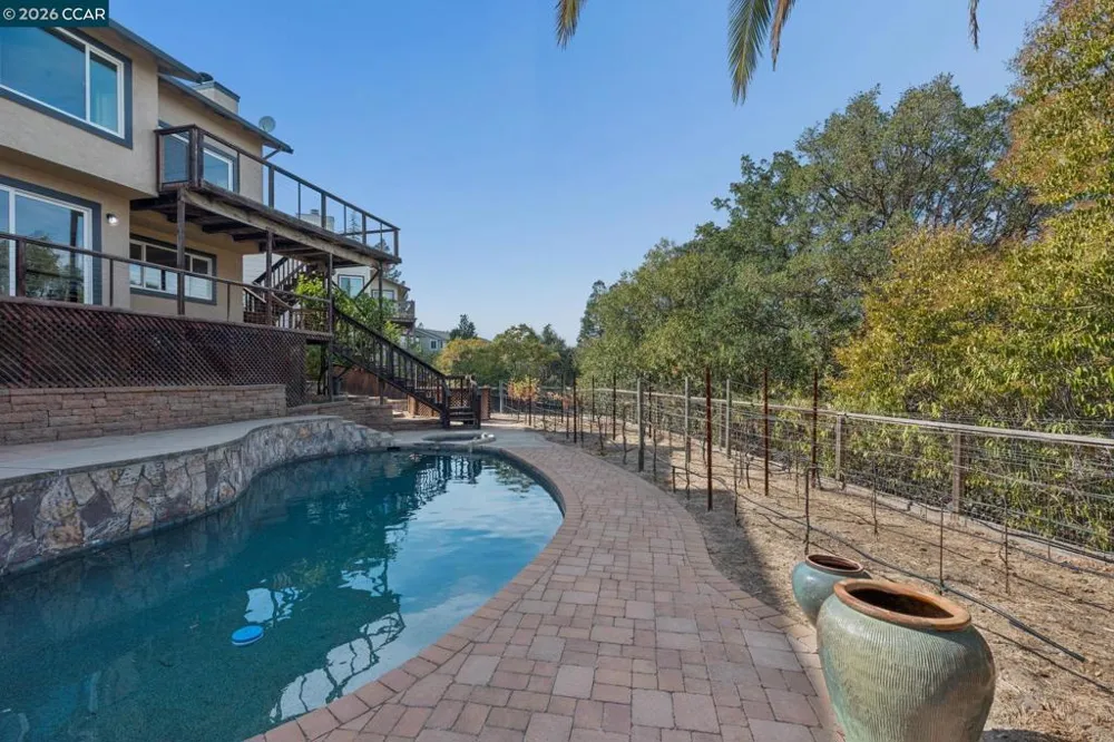 61 St. Thomas Ln Pleasant Hill, CA 94523