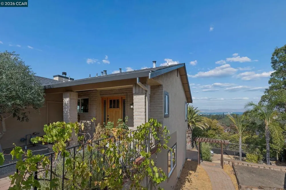 61 St. Thomas Ln Pleasant Hill, CA 94523