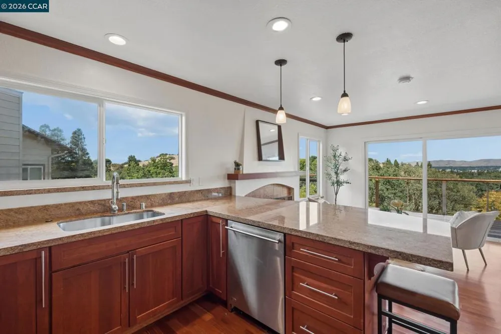 61 St. Thomas Ln Pleasant Hill, CA 94523