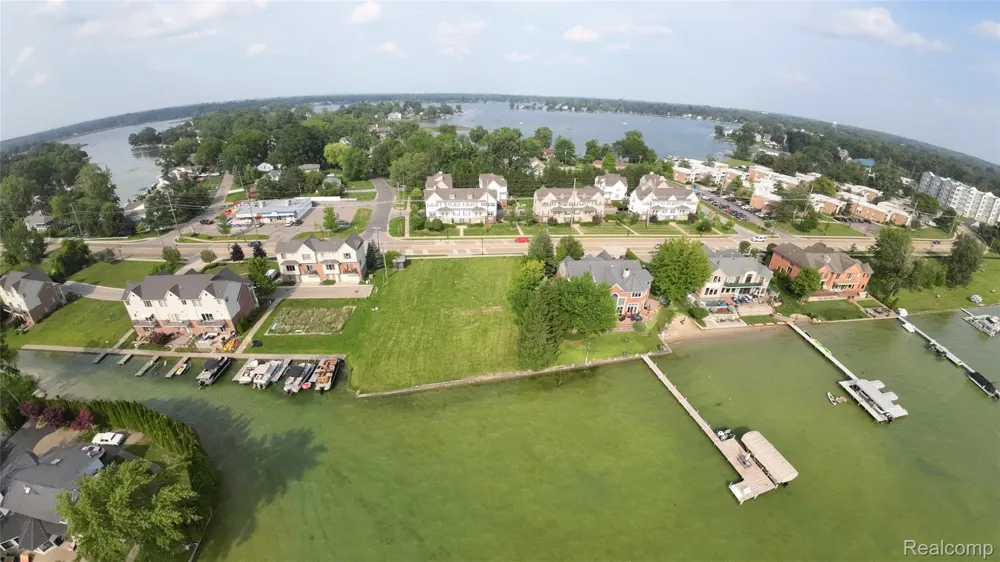 1540 Cass Lake Road Keego Harbor City, MI 48320