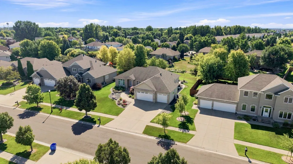 2108 ROSE CREEK BOULEVARD S Fargo, ND 58104