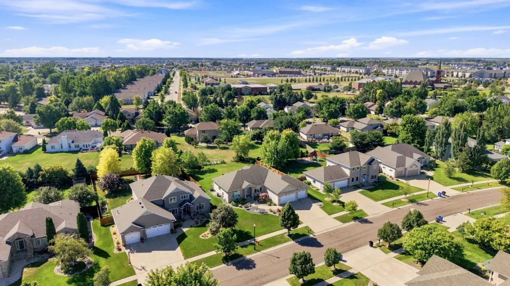 2108 ROSE CREEK BOULEVARD S Fargo, ND 58104