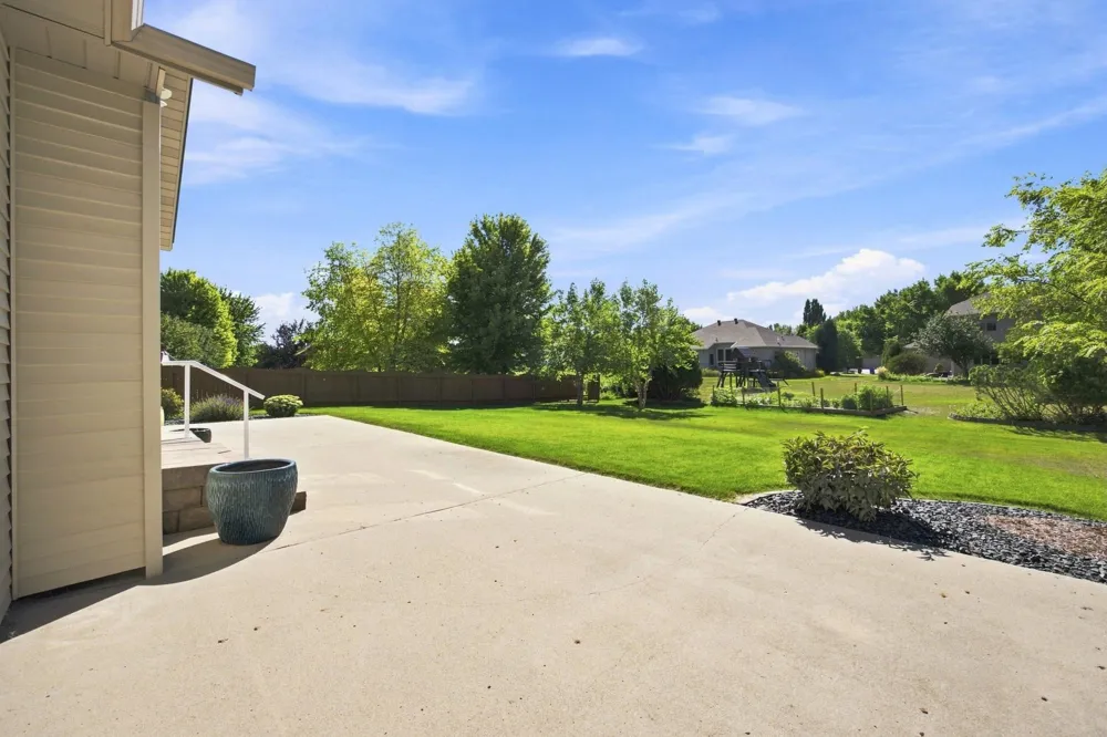 2108 ROSE CREEK BOULEVARD S Fargo, ND 58104