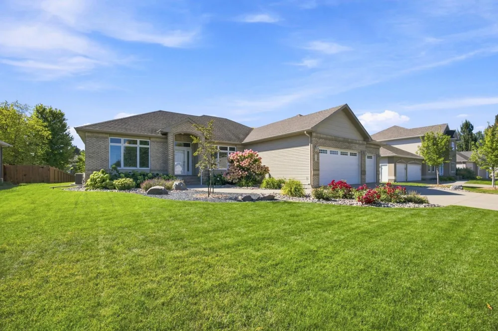 2108 ROSE CREEK BOULEVARD S Fargo, ND 58104