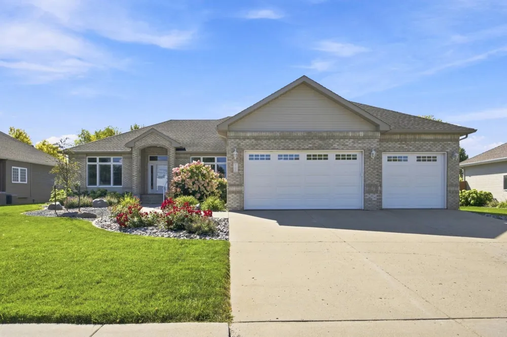 2108 ROSE CREEK BOULEVARD S Fargo, ND 58104
