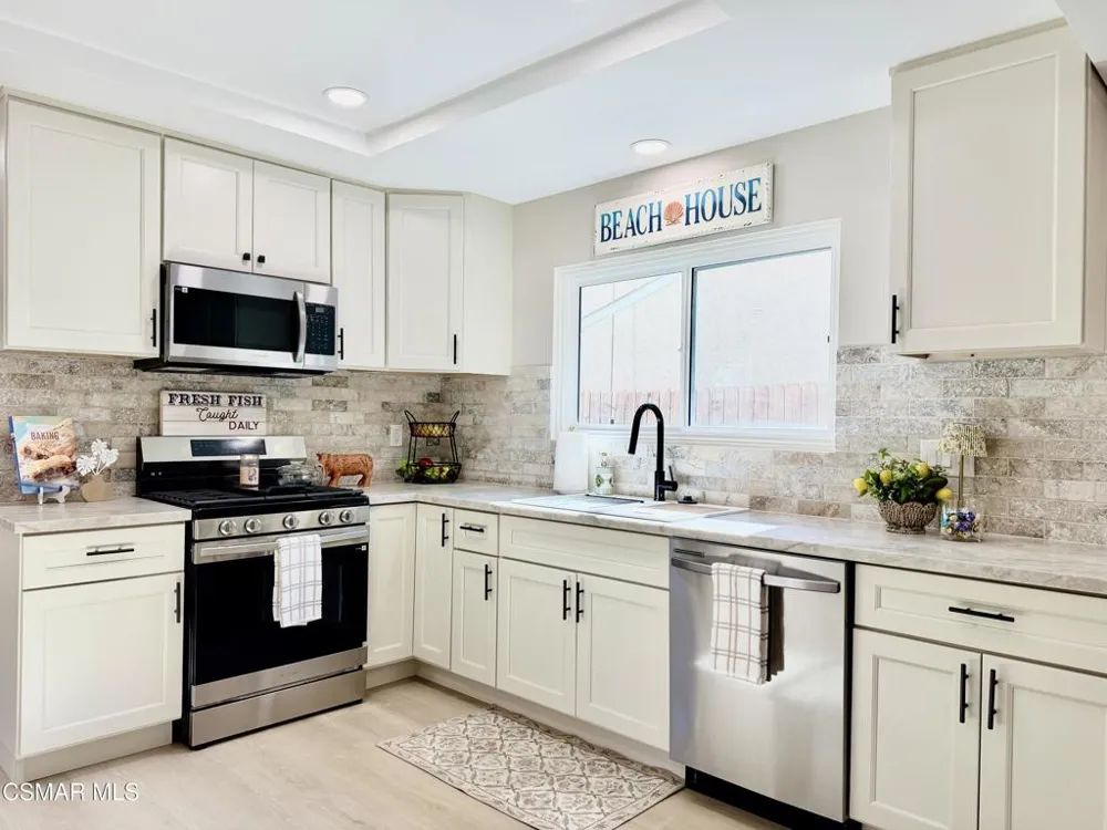 4625 Pomona Street Ventura, CA 93003