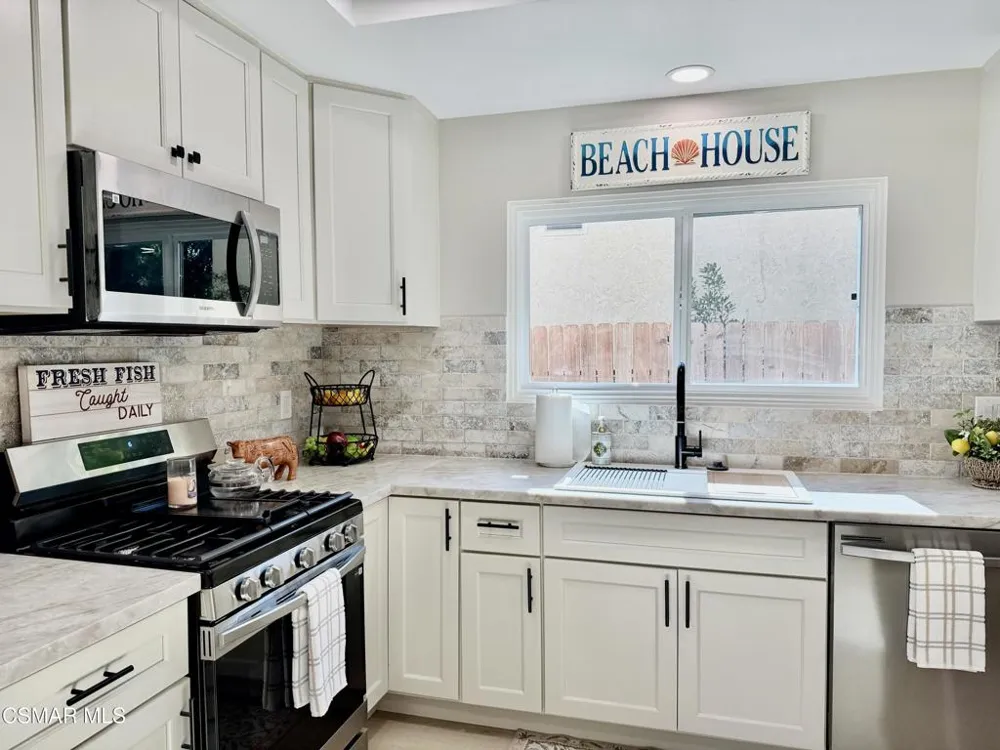 4625 Pomona Street Ventura, CA 93003