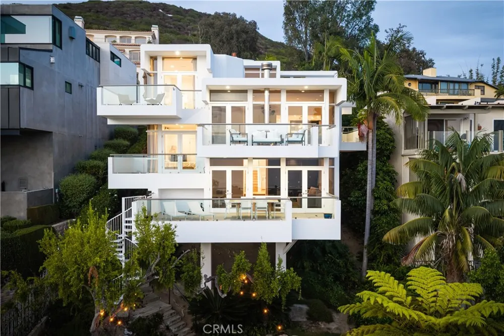 1061 Skyline Laguna Beach, CA 92651