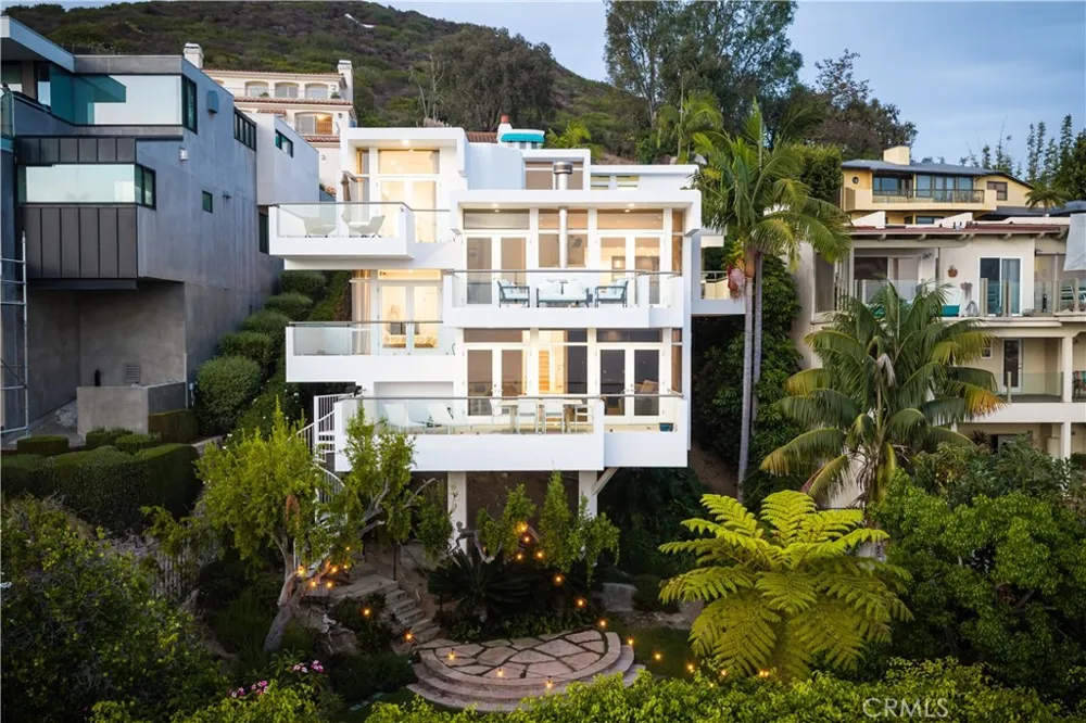 1061 Skyline Laguna Beach, CA 92651