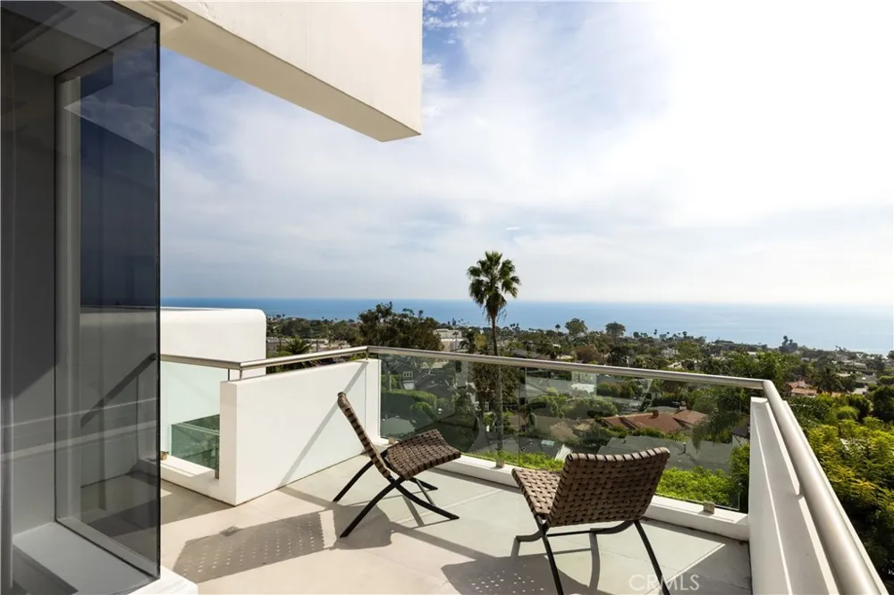 1061 Skyline Laguna Beach, CA 92651
