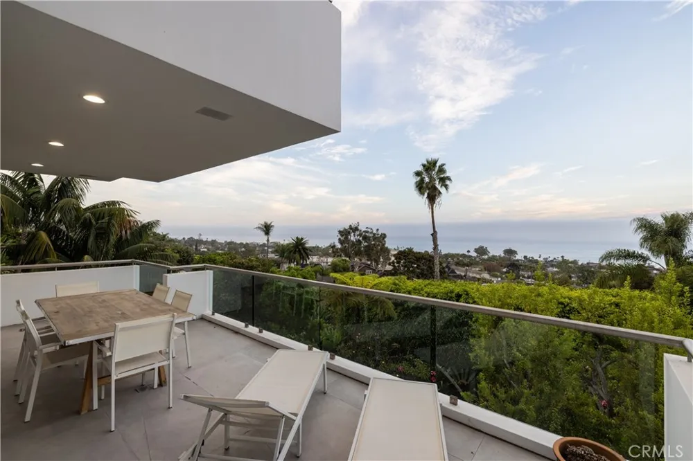 1061 Skyline Laguna Beach, CA 92651