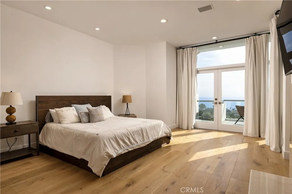 1061 Skyline Laguna Beach, CA 92651