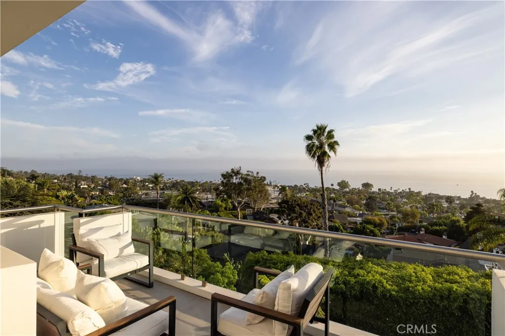 1061 Skyline Laguna Beach, CA 92651