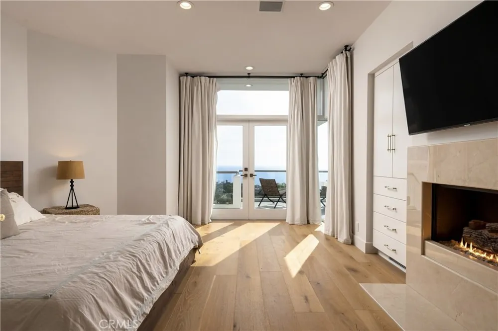 1061 Skyline Laguna Beach, CA 92651