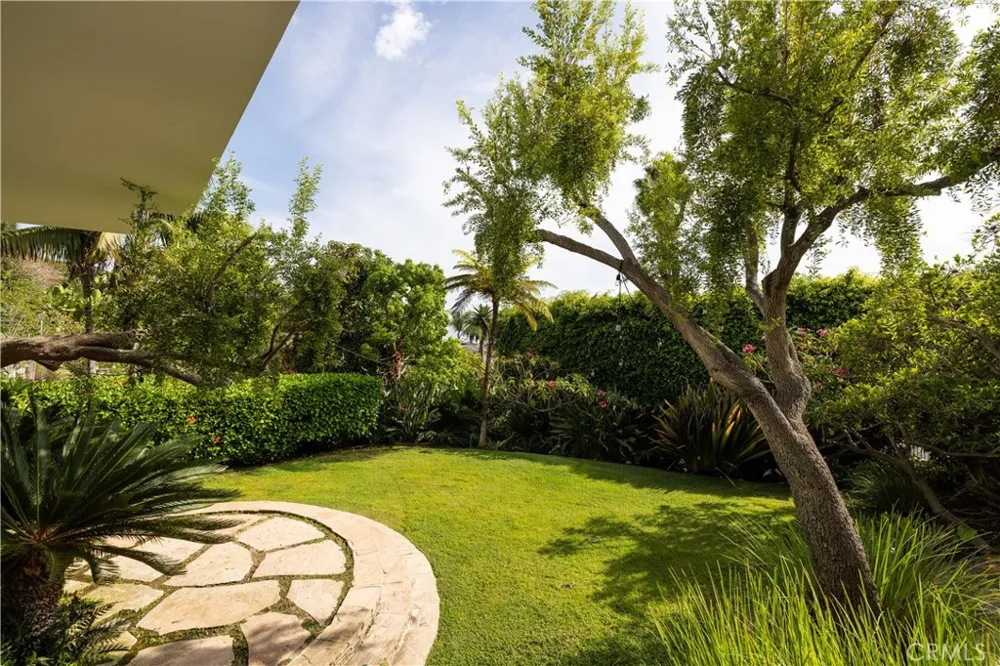 1061 Skyline Laguna Beach, CA 92651