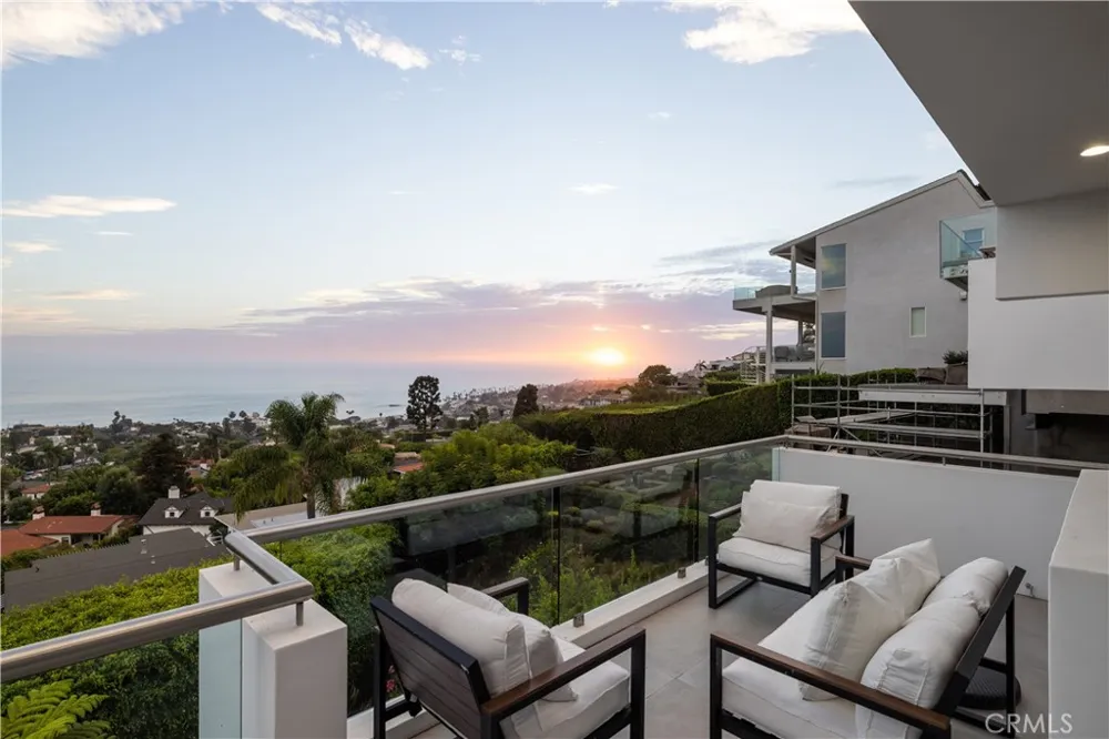 1061 Skyline Laguna Beach, CA 92651
