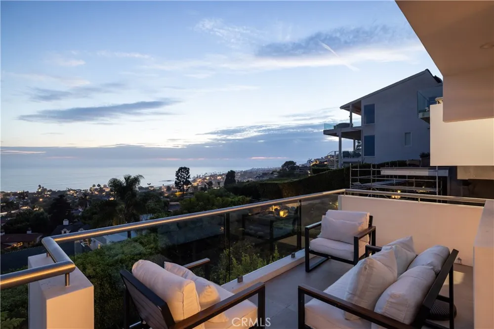 1061 Skyline Laguna Beach, CA 92651