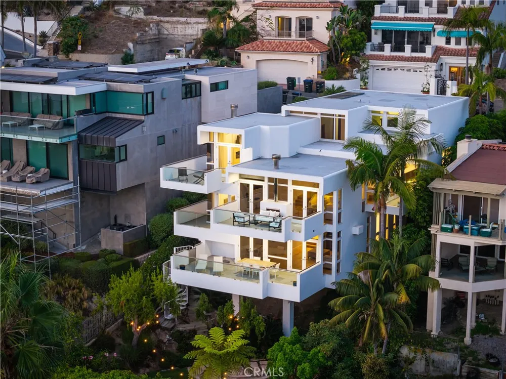 1061 Skyline Laguna Beach, CA 92651