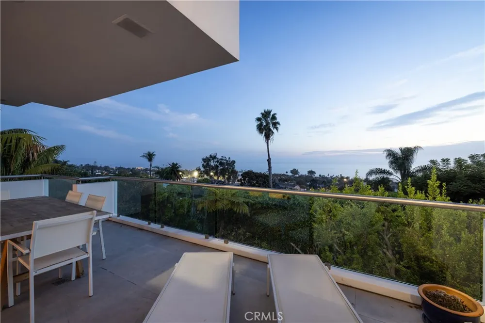 1061 Skyline Laguna Beach, CA 92651