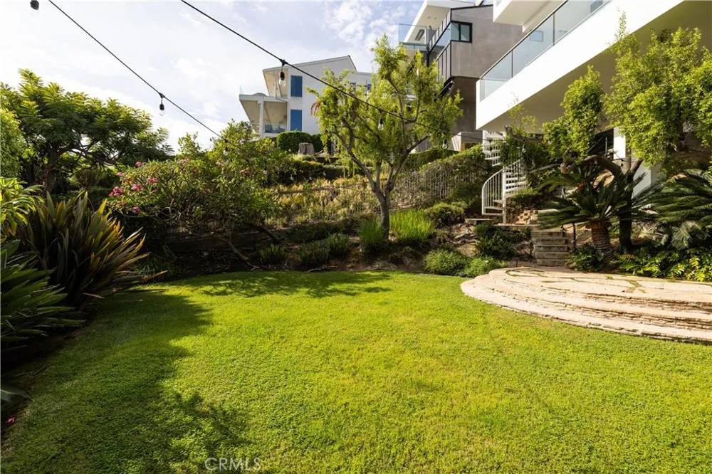 1061 Skyline Laguna Beach, CA 92651