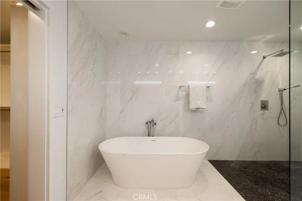 1061 Skyline Laguna Beach, CA 92651