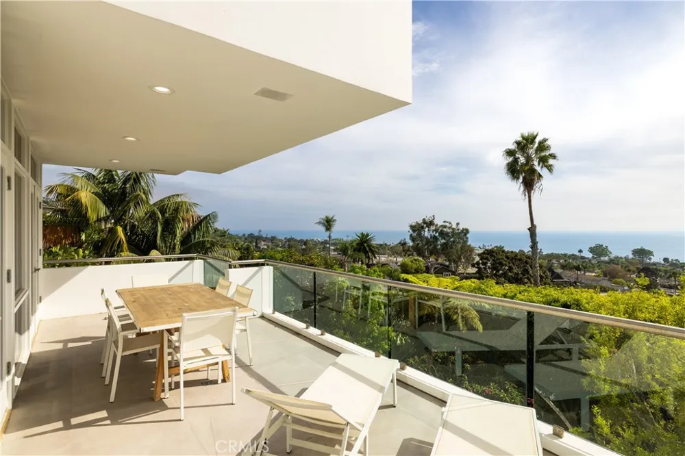 1061 Skyline Laguna Beach, CA 92651