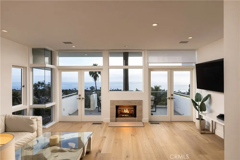 1061 Skyline Laguna Beach, CA 92651