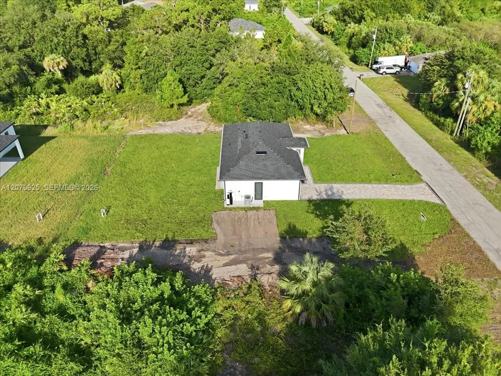 758 Long Distance LN Lehigh Acres, FL 33974