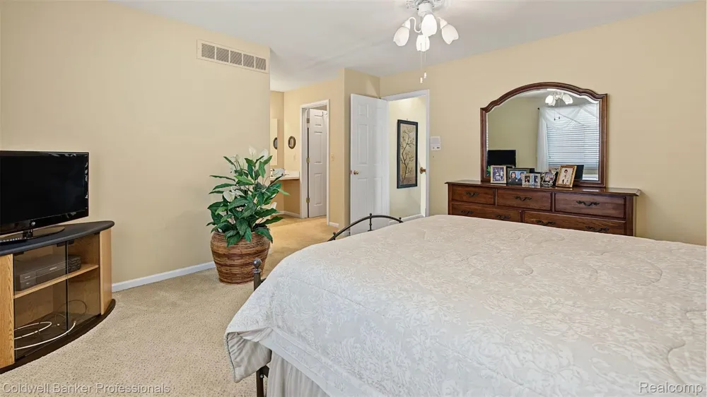 57140 Copper Creek Drive W Washington Township, MI 48094