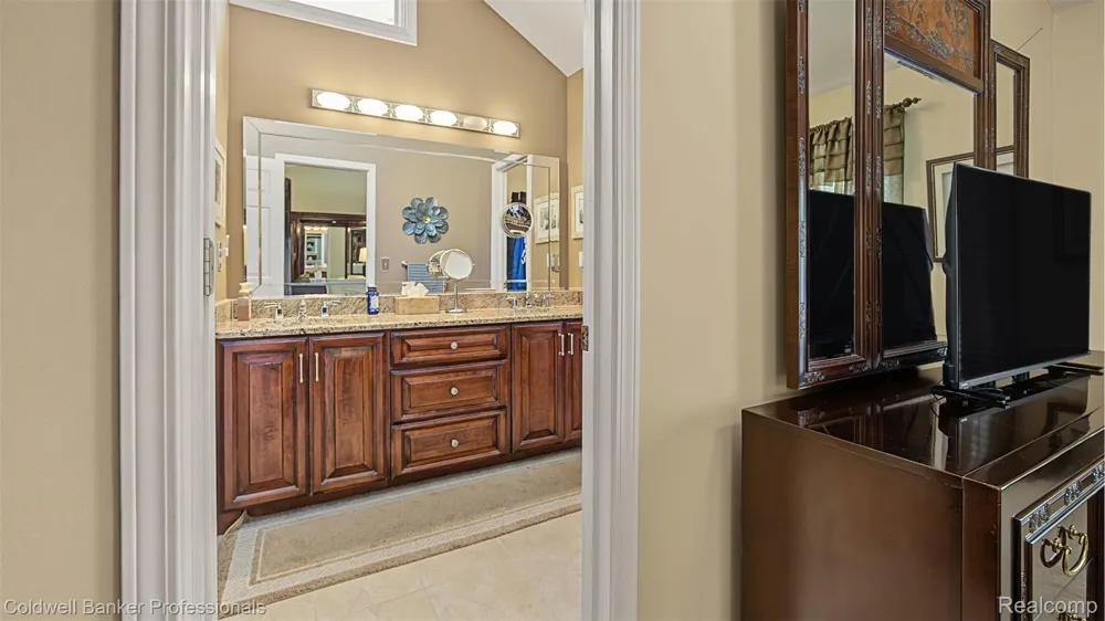 57140 Copper Creek Drive W Washington Township, MI 48094