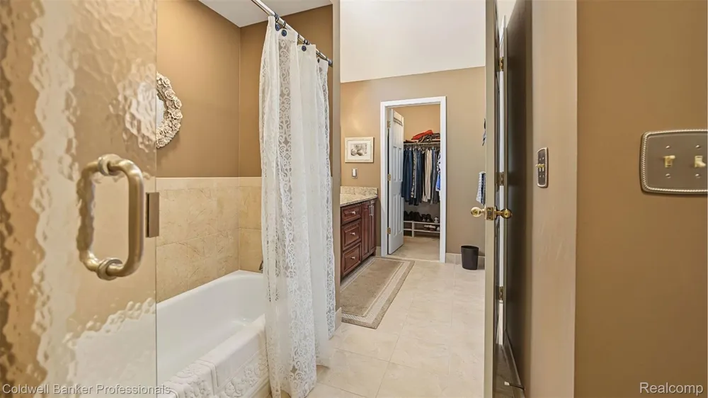 57140 Copper Creek Drive W Washington Township, MI 48094