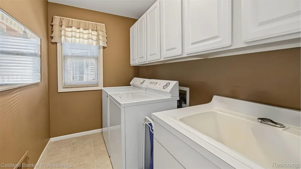 57140 Copper Creek Drive W Washington Township, MI 48094
