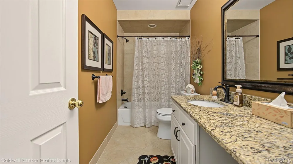 57140 Copper Creek Drive W Washington Township, MI 48094