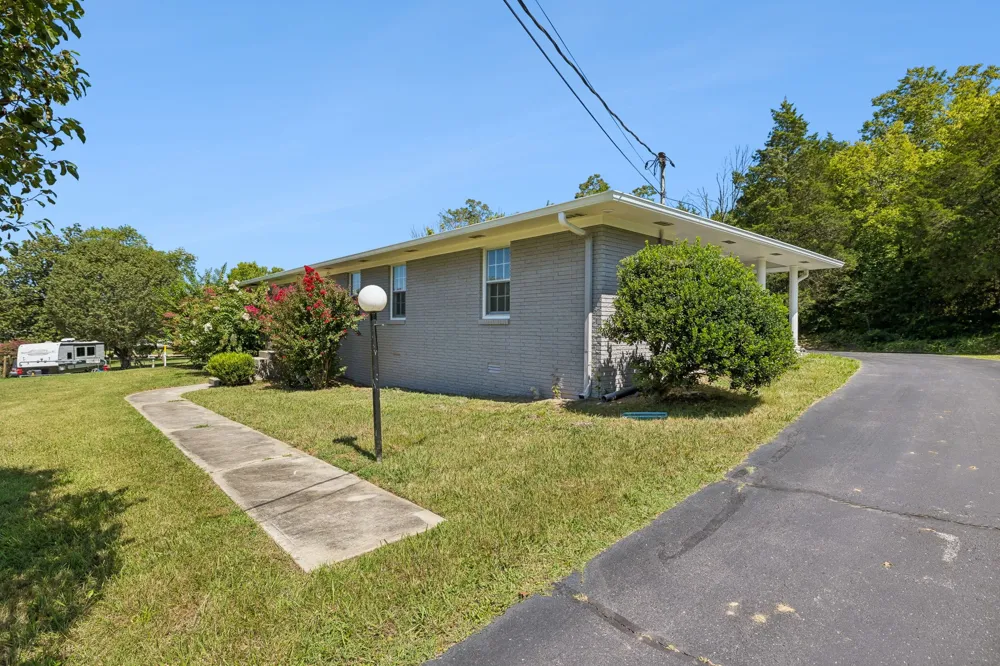 212 Dixon Springs Hwy Carthage, TN 37030