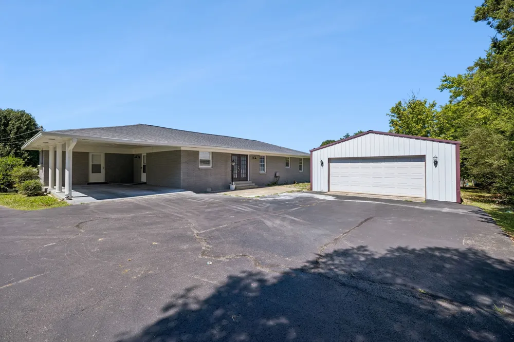 212 Dixon Springs Hwy Carthage, TN 37030