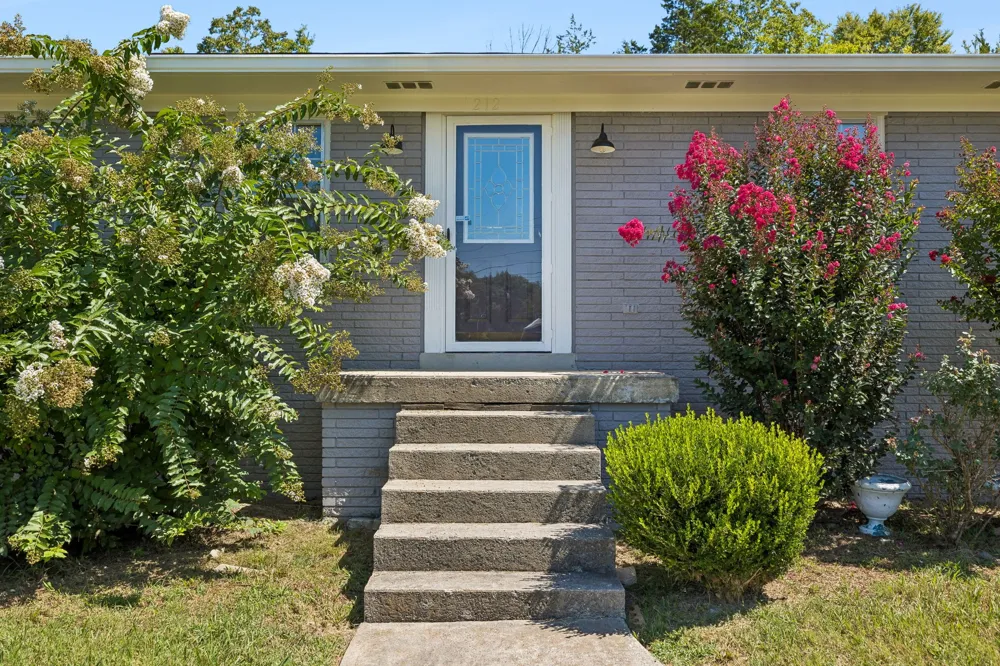 212 Dixon Springs Hwy Carthage, TN 37030