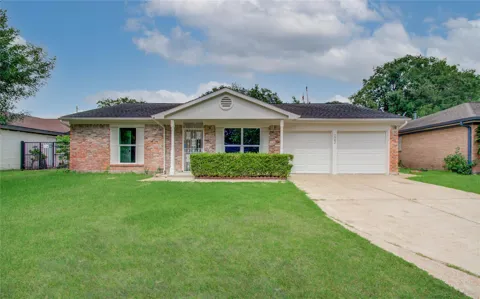 7902 La Roche Lane