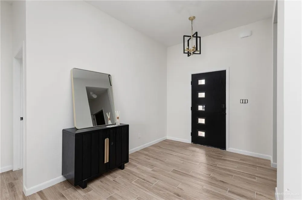 2120 Zinnia Street Weslaco, TX 78596
