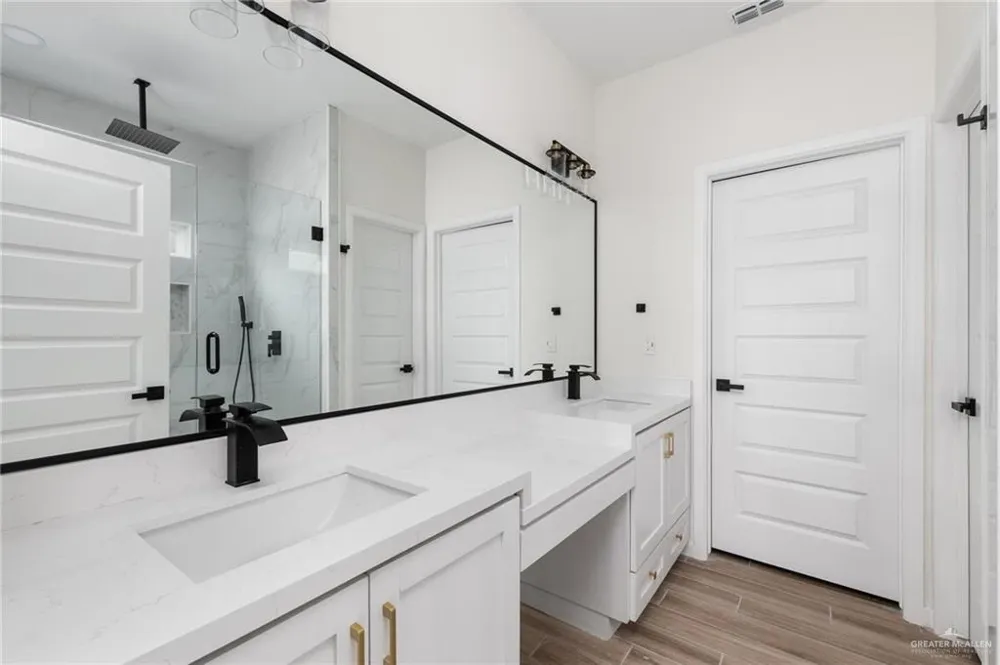 2120 Zinnia Street Weslaco, TX 78596