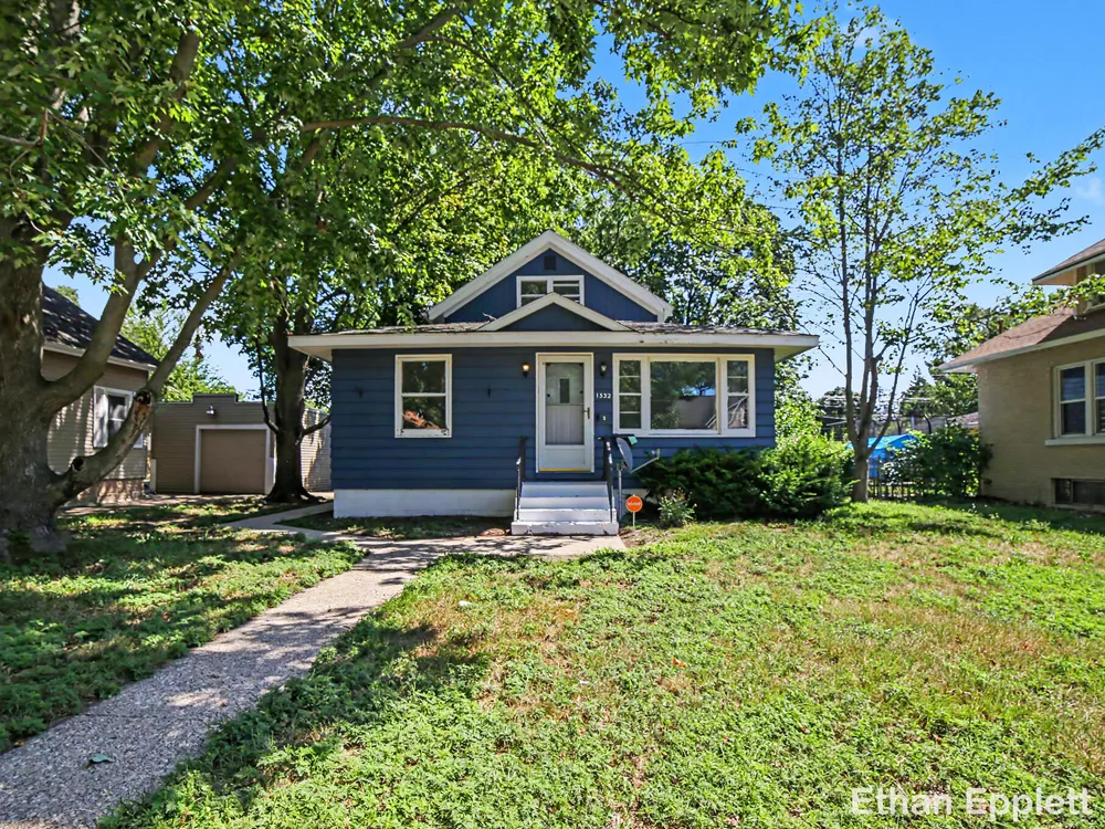 1532 Leahy Street Muskegon, MI 49442