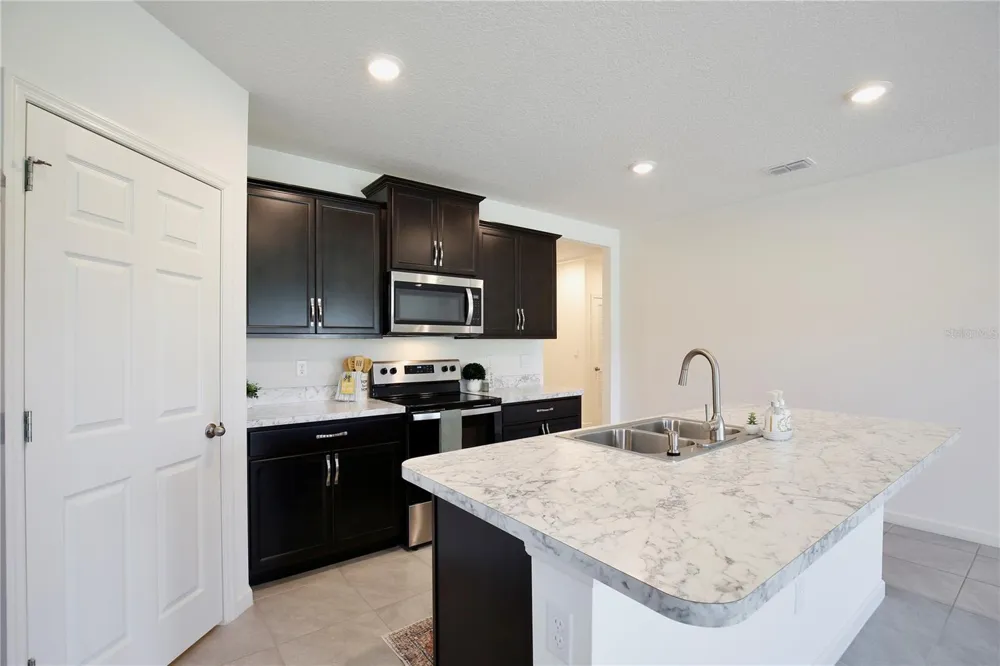 3020 BURROWING OWL DRIVE Mims, FL 32754