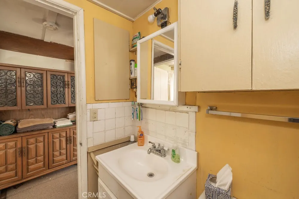 160 Lakeview Fawnskin, CA 92333