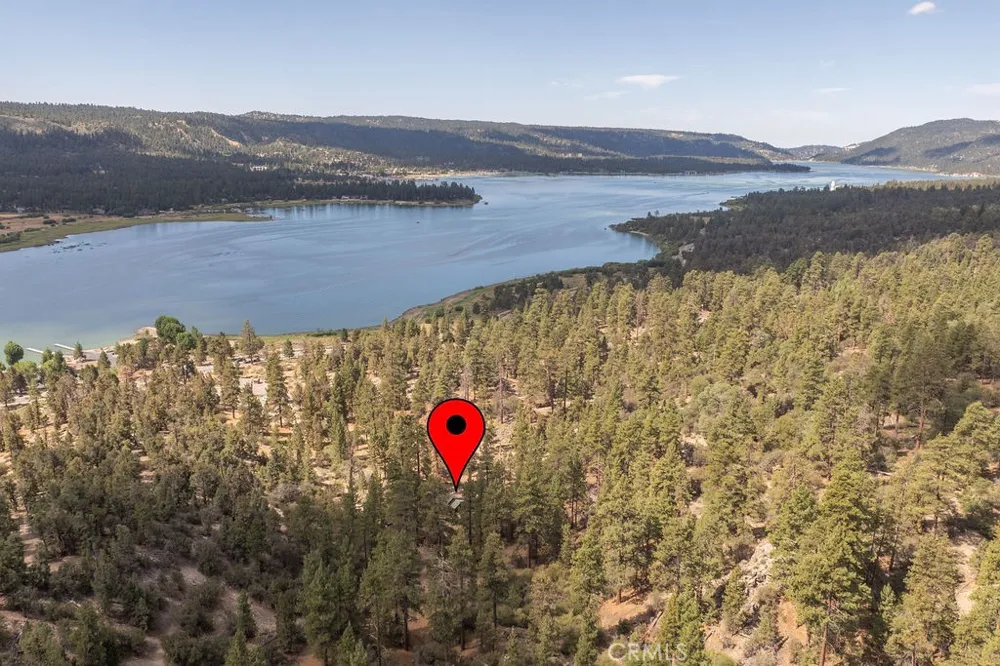 160 Lakeview Fawnskin, CA 92333
