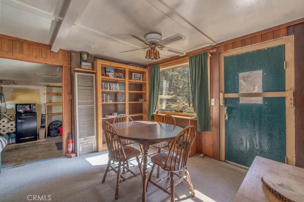 160 Lakeview Fawnskin, CA 92333
