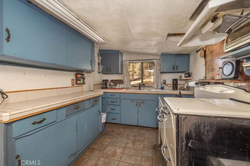 160 Lakeview Fawnskin, CA 92333